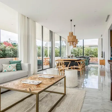Villa Binibequer Vell Sleeps 8 With Pool Air Con And Wifi